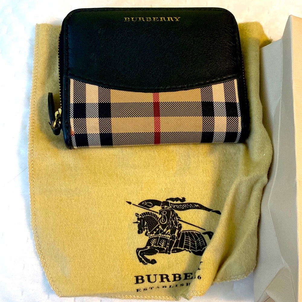 Burberry wallet -like new
